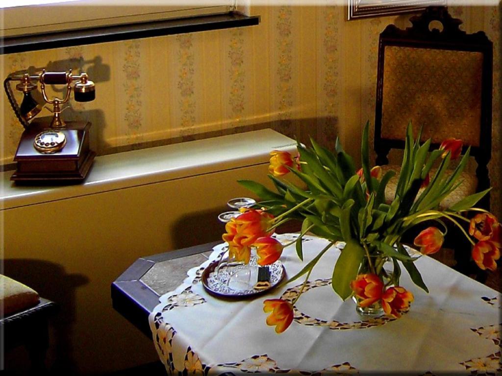 Hotel Graf Rolshausen Monschau Oda fotoğraf